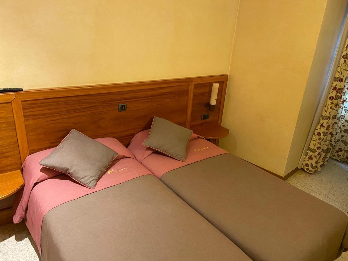 Hostal Montana Alins 외부 사진