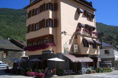 Hostal Montana Alins 외부 사진