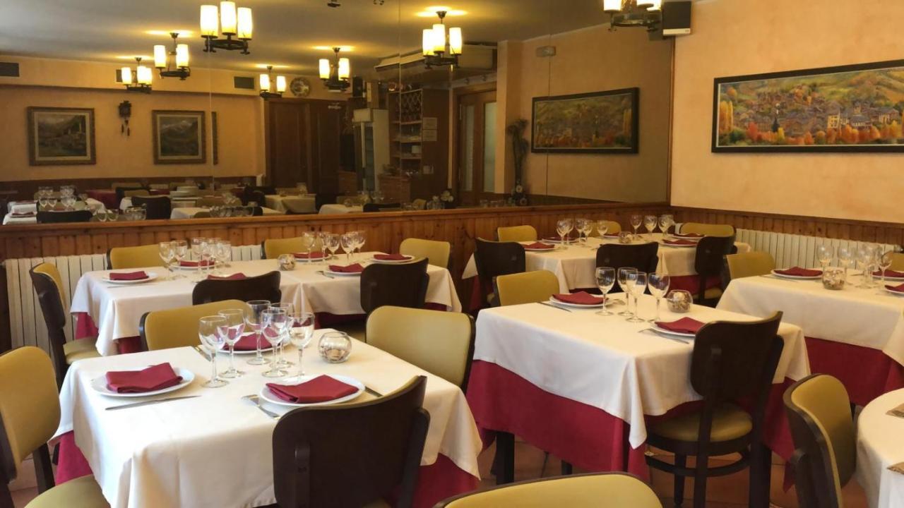 Hostal Montana Alins 외부 사진